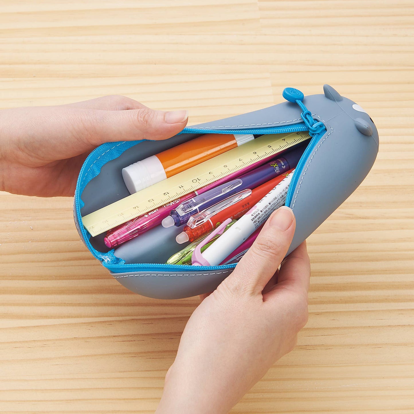 PuniLabo Lying Down Zipper Pouch